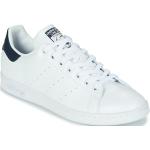 Chaussures basses adidas Stan Smith blanches look casual pour homme 