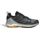 Chaussures de randonnée adidas Terrex Skychaser noires en fil filet en gore tex à lacets pour homme en promo 