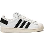 Baskets basses adidas Superstar blanches en cuir look casual pour femme 