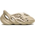 Baskets adidas Yeezy Foam Runner beige clair en caoutchouc sans lacets légères pour femme 