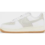 Chaussures de basketball  Nike Air Force 1 blanches 