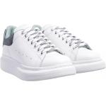 Baskets à lacets de créateur Alexander McQueen Oversize-Sneaker blanches look casual pour femme 
