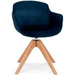 ALTEREGO Chaise avec accoudoirs 'BERNI' en velours bleu et pieds en bois naturel