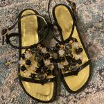 Sandales à talons dorées look vintage pour femme 