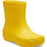 Bottes de pluie Crocs Classic jaunes look casual pour femme en promo 