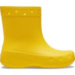 Bottes de pluie Crocs Classic jaunes look casual pour femme en promo 
