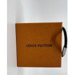 Bracelets de créateur Louis Vuitton noirs look fashion 