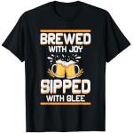 Brassée avec joie et sirotée avec Glee Beer pour la Saint-Patrick Day Women T-Shirt