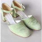 Chaussures vert pastel en daim en cuir made in France Pointure 36 pour femme 