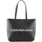 Sacs à dos de créateur Calvin Klein noirs look fashion pour femme en promo 