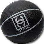 Ballons de basketball Chanel noirs en caoutchouc 