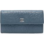 Portefeuilles de créateur Chanel Camélia bleus en cuir zippés seconde main pour femme 