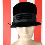 Chapeaux cloches noirs en velours 