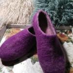Chaussons violets à motif moutons en laine 