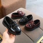 Chaussures oxford noires en cuir verni look casual pour fille en promo 