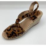Sandales compensées à effet léopard en daim à talons compensés avec un talon jusqu'à 3cm pour femme 