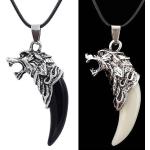 Amulettes blanches en zinc à motif loups fait main look fashion pour femme 