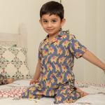 Pyjamas marron en coton à motif éléphants classiques pour garçon de la boutique en ligne Etsy.com 