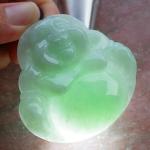 Pendentifs vert jade à motif Bouddha en jade 