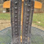 Écharpes en laine grises en laine à pompons 