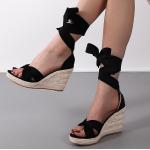 Sandales compensées noires en caoutchouc à motif papillons à bouts ouverts Pointure 34 look fashion pour femme 
