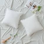 Taies d'oreiller blanches en velours à pompons 45x45 cm modernes pour enfant 