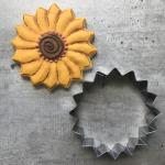 Emporte-pièces gris acier en acier à motif fleurs inoxydables 
