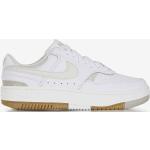 Baskets  Nike blanches Pointure 44 look fashion pour femme 