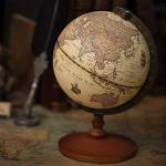Décorations marron en bois imprimé carte du monde 