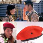 Chapeaux rouges 60 cm look militaire pour femme 
