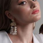 Boucles d'oreilles pendantes de soirée beiges nude en or à perles 24 carats look casual pour femme 