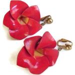 Boucles d'oreilles à clip rouges en bois à motif fleurs look vintage 