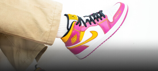 paire de Nike Air Jordan 1 colorées