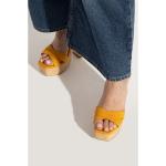 Sandales à brides de créateur Jimmy Choo jaunes en daim Pointure 39 avec un talon entre 5 et 7cm 