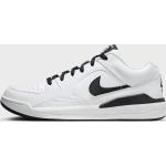 Chaussures de basketball  Nike Jordan blanches en promo 