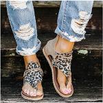 Sandales à effet léopard en caoutchouc en cuir à talons carrés look casual en promo 