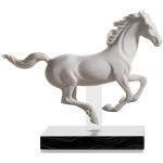 Statuettes en porcelaine blanches en porcelaine à motif chevaux 
