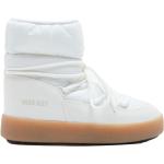 Chaussures de randonnée d'hiver Moon Boot blanches look fashion 