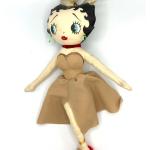 Magnifique Poupée De Collection Betty Boop Avec Chers Bois, Robe.