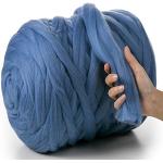 Couvertures bleus clairs en laine à pompons 