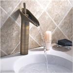 Mitigeur de lavabo effet cascade, style vintage finition bronze