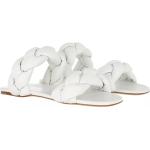 Chaussures de créateur Miu Miu blanches à élastiques pour femme en promo 