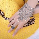 Bracelets bague de mariée argentés à pompons look fashion pour femme 