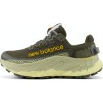 Chaussures de running New Balance Fresh Foam blanches look fashion pour homme 