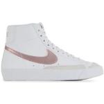 Chaussures de sport Nike Blazer Mid '77 blanches Pointure 37,5 pour femme 