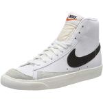 Chaussures de basketball  Nike Blazer Mid 77 Vintage blanches Pointure 44 look fashion pour homme 