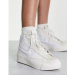 Baskets Nike Blazer blanches en cuir vintage à lacets Pointure 36,5 look casual pour femme 
