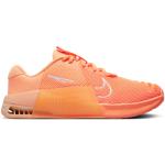 Chaussures de running Nike Metcon orange corail en fil filet pour femme en promo 