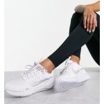 Baskets à lacets Nike Downshifter blanches en caoutchouc à lacets Pointure 38,5 look casual pour femme 