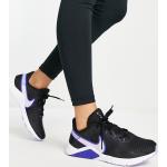 Baskets à lacets Nike Essentials noires en caoutchouc à lacets Pointure 41 look casual pour femme en promo 